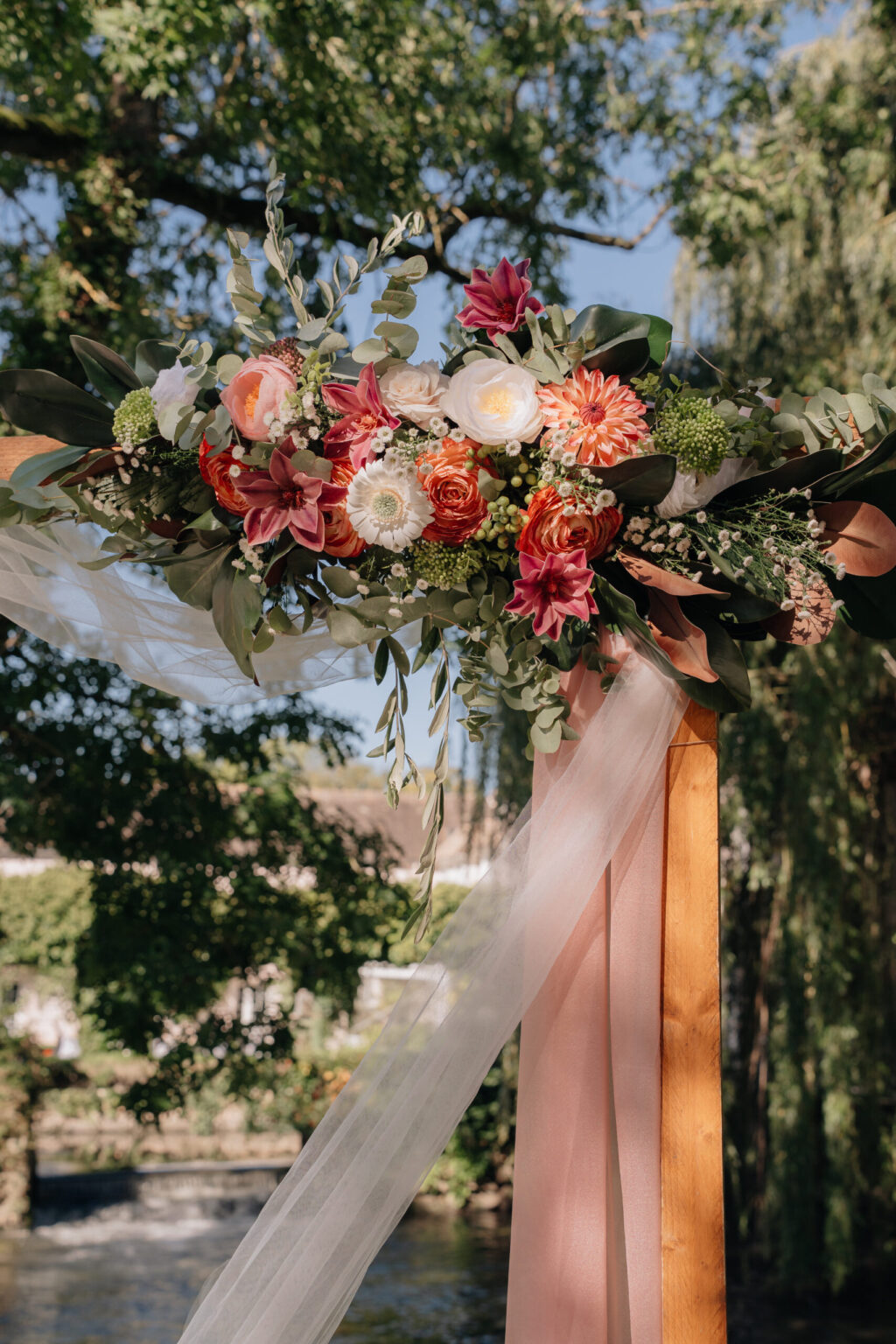 Photo de la composition florale pour mariage printemps