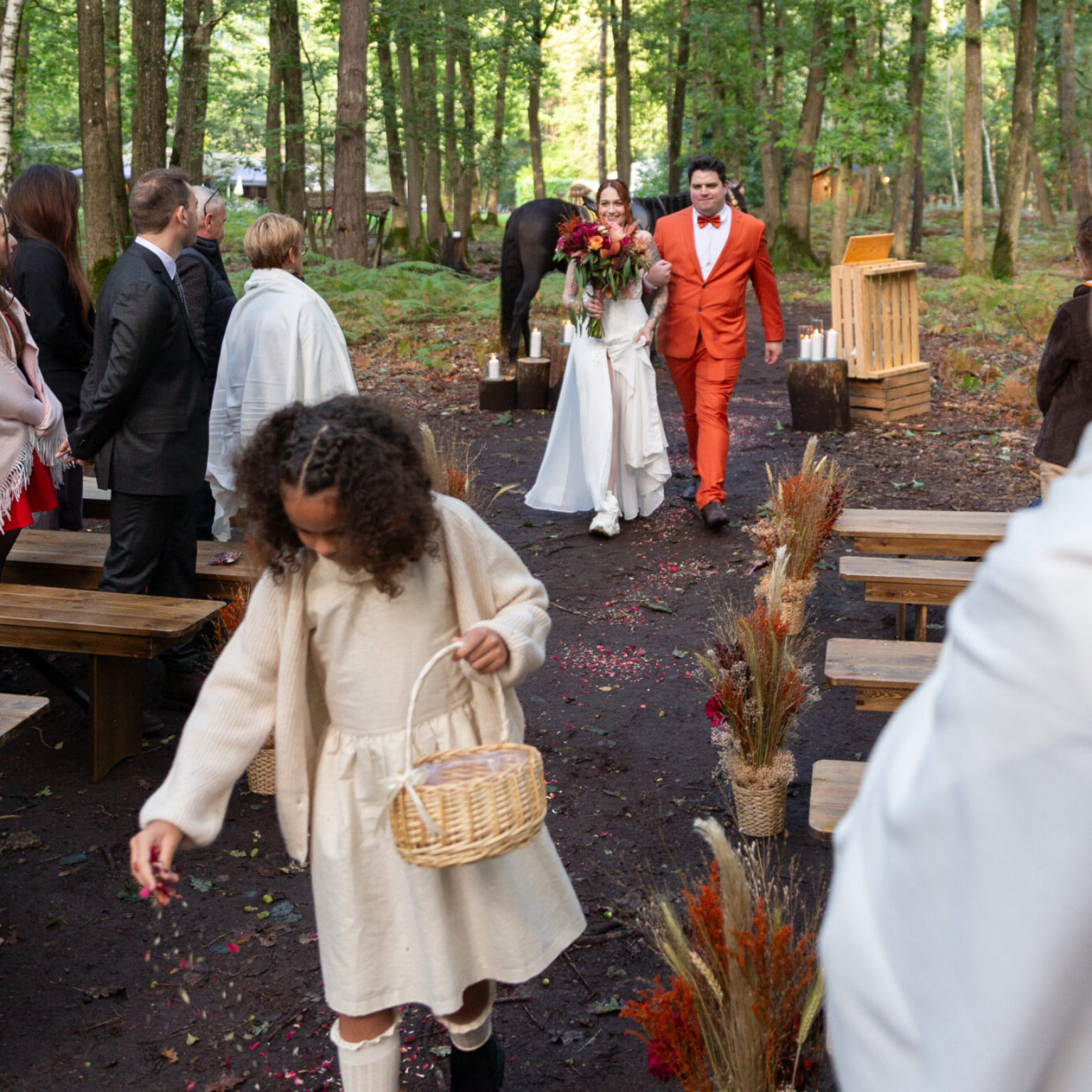 La roche couloir, mariage automnal, arrivée de la mariée