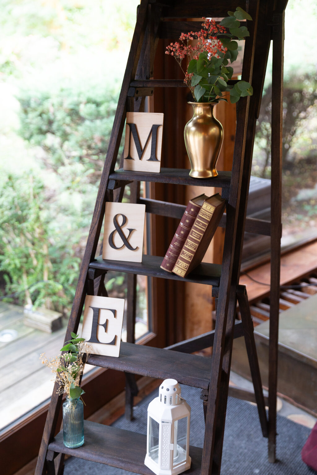 Photo des étagères décoratives pour mariage en hiver