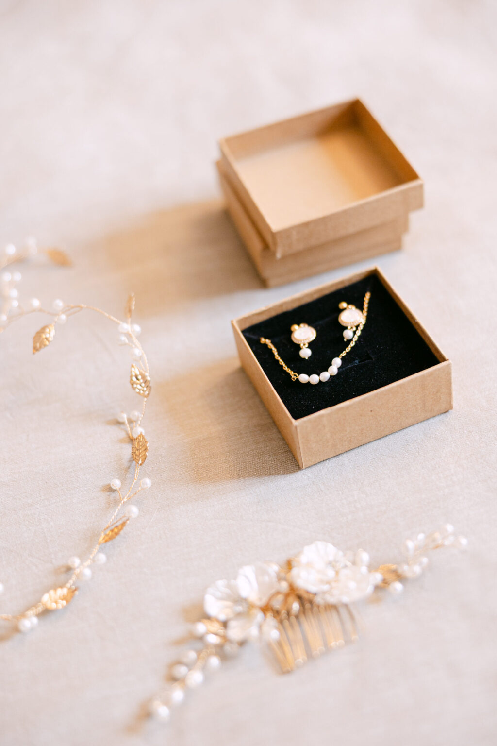 Photo détails des bijoux de la mariée