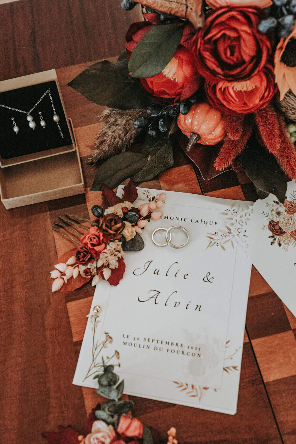 Photo des détails du mariage automnal